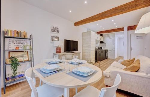 Centro de Pamplona Apartamento | Chapitela 24 by Clabao