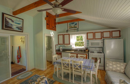 Edgartown Cabaña | ESCAPADA Chappy "Butterfly Cottage" Cozy 2 Bedroom on Chappaquiddick