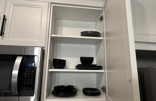 Southwest Edmonton Casa | Chappelle Comfort Unique Retreat with AC