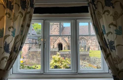 Cheddleton Casa | Chapter Cottage, Cheddleton Nr Alton Towers, Peak District, Foxtail Barns, the Ashes