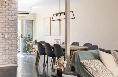 Adelaide Central Business District Casa | Character and Charm 3BR home with free wine