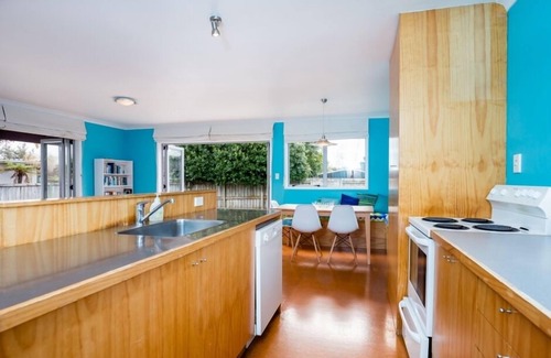 Matarangi Casa | Colorido Beach Propiedad - Totalmente Cercada, Espacio Abierto