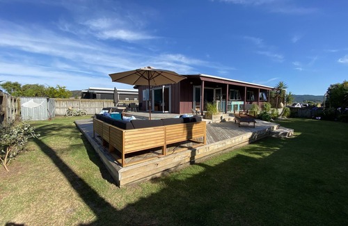 Matarangi Casa | Colorido Beach Propiedad - Totalmente Cercada, Espacio Abierto