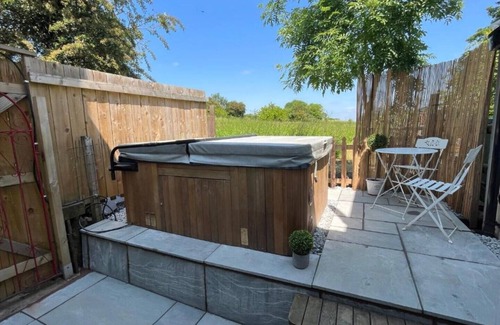 Snitterfield Cabaña | Character cottage with hot tub - NEW