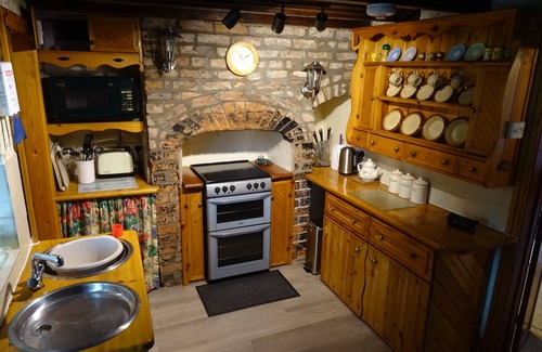 Aldbrough Cabaña | Casa de carácter con chimenea y techos con vigas
