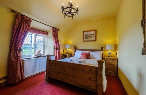 Peak District Otro | Character farm house with hot tub