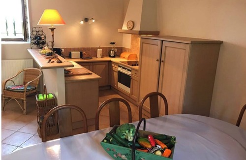 Saint-Pierre-du-Mont Casa | Propiedad de carácter en un parque arbolado con piscina