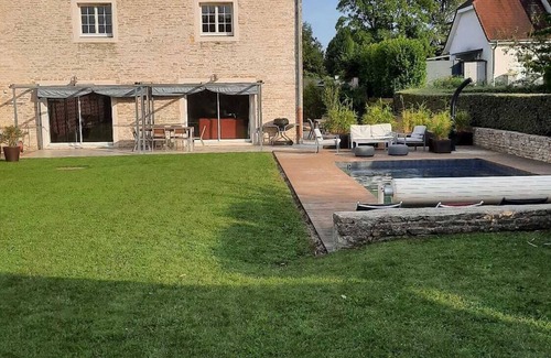 Marsannay-le-Bois Casa | Character house with swimming pool