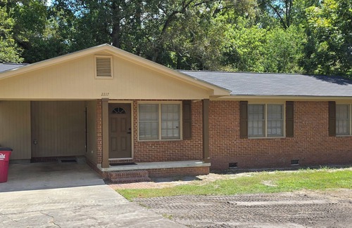 Tifton Casa | Charge the car! 🚗,WiFi 📶, and close to Tift Regional Medical center. Midterm