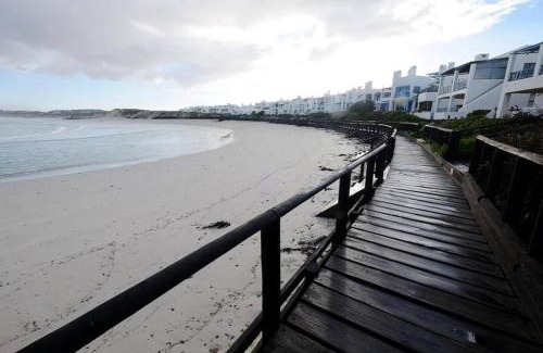Paradise Beach Casa | Charis to Theo - Relax in Style at this 3-Bedroomed Langebaan Holiday House