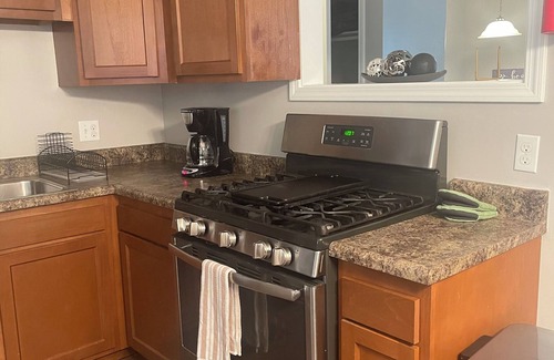 Downtown Omaha Casa | Charles Villa 10 minutes away from the #1 Zoo in the nation!