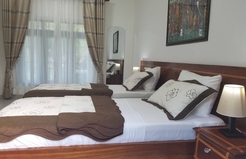 Ampenyi Hotel | Charlestina Beach Resort