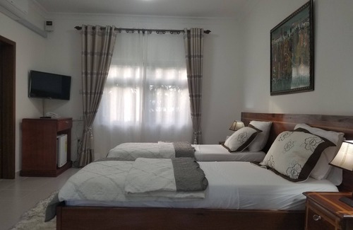 Ampenyi Hotel | Charlestina Beach Resort