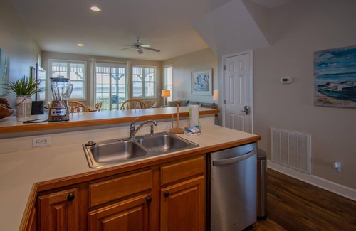 Bonito Boathouses Casa | Charleston-Style Row House featured on HGTV w/ WiFi & Creek Views