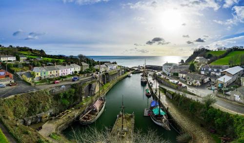 Charlestown Casa | Charlestown cottage, Woodburner, Gardens & Parking