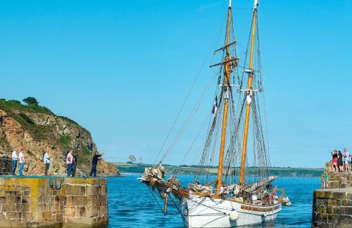 Charlestown Casa | Charlestown cottage, Woodburner, Gardens & Parking