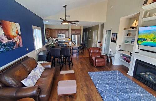 Charlevoix Condominio | ** CAMAS DE LUJO / TINA CALIENTE ** NUEVA CASA ** Descuentos LEO / MIL / EMS **