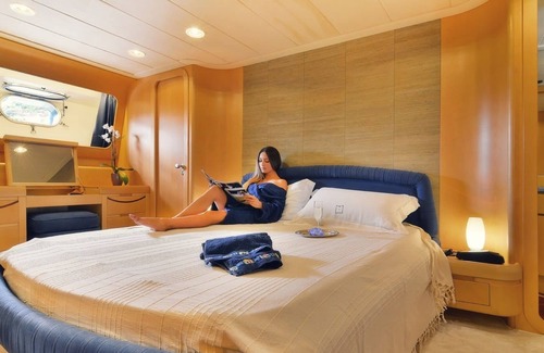 Arzachena Alquiler De Eote | Charlie Blue Yacht: sus vacaciones inolvidables