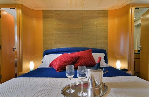 Arzachena Alquiler De Eote | Charlie Blue Yacht: sus vacaciones inolvidables
