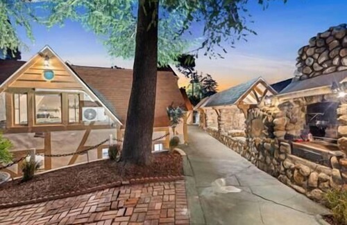 Newhall Casa | Charlie - Six Flags, Universal, LAX, Priv. Studio