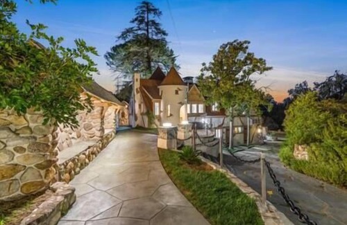 Newhall Casa | Charlie - Six Flags, Universal, LAX, Priv. Studio