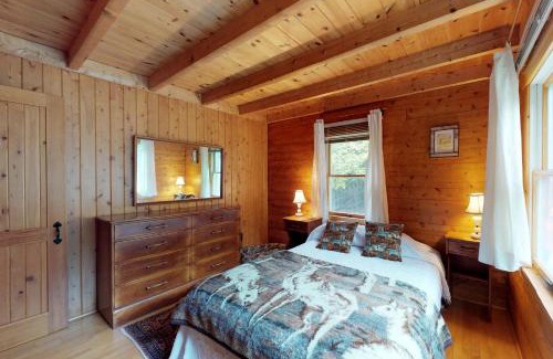 Beaver Cove Casa | Charloon Cabin