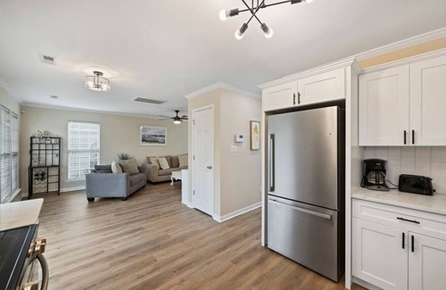 Charlotte Casa | Charlotte 4BR Cozy Retreat