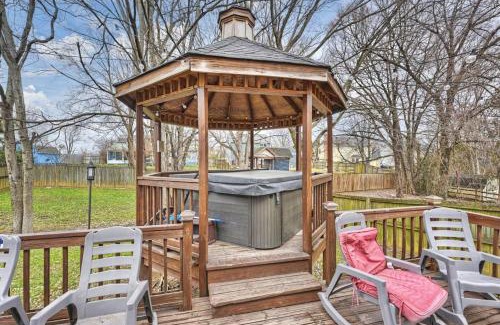 Charlotte Casa | Charlotte 4BR Cozy Retreat