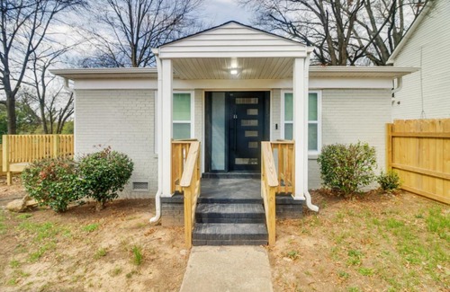 Charlotte Casa | Charlotte Gem with Deck and Community Amenities