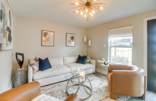 Charlotte Casa | Charlotte Gem with Deck and Community Amenities