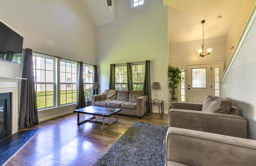 Charlotte Casa | Charlotte Home about 9 Mi to Bank of America Stadium!