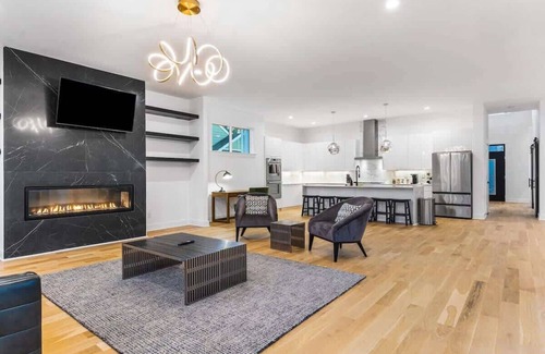 North Charlotte Casa | Charlotte's Modern Luxe Home - Your Stylish Haven