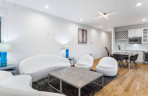 North Charlotte Casa | Charlotte's Modern Luxe Home - Your Stylish Haven