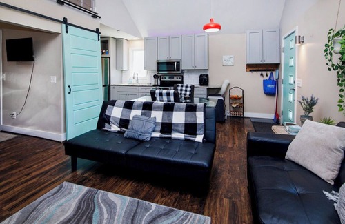 Charlotte Casa | Charlotte "Tiny Home" in a peaceful neighborhood that is 10mins from downtown