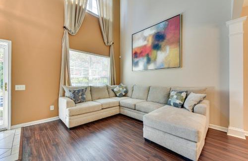 Charlotte Casa | Charlotte Townhome with Deck 18 Mi to Downtown!