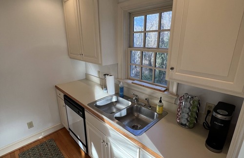 Charlottesville Cabaña | Charlottesville/ Ivy Apartment Cottage