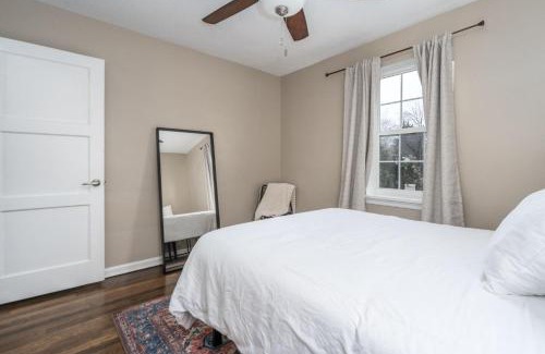 Near Eastside Casa | Charm City Hideout 2bdr and Basement
