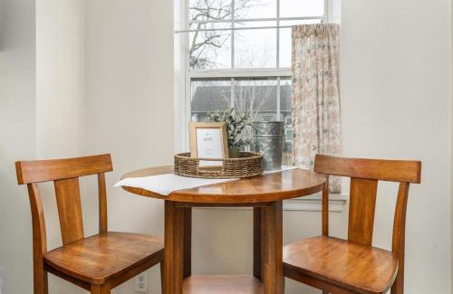Near Eastside Casa | Charm City Hideout 2bdr and Basement