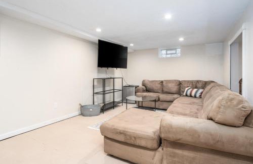Near Eastside Casa | Charm City Hideout 2bdr and Basement