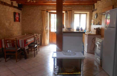 La Boissiere-d’Ans Casa | Charmante Maison en Pierres Apparentes Avec Piscine Privée , Jacuzzi , Wifi