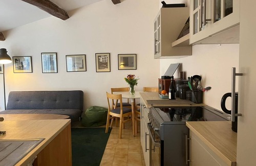 Saint-Saturnin-de-Lucian Casa | Charming Townhouse with Terrace
