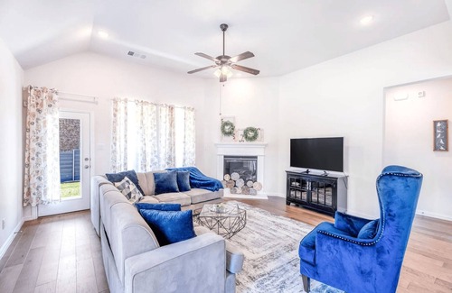 Aubrey Casa | Charm in Little Elm 4-BR, 3 Baths, Easy Vibes