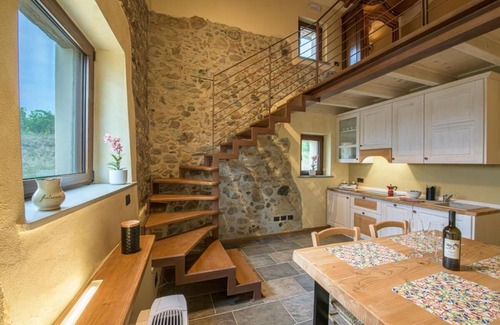 Gavi Cama Y Desayuno | Apartamento con encanto en Alessandria con piscina compartida y vistas