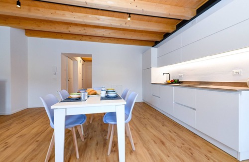 Assenza Apartamento | Charm Lakefront Apartment Panorama MGH