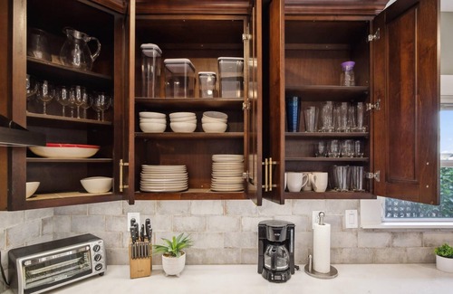 Northside Casa | Charm & Modern 1920s Craftsman Vintage Comfort