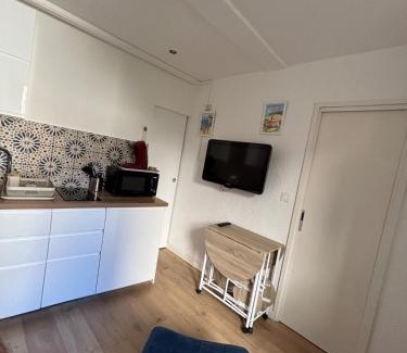 Sanary-sur-Mer Apartamento | Charmant 2 pièces sur le port avec parking gratuit et WIFI