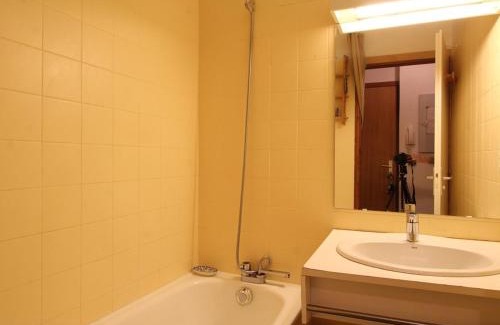 Les Carroz-d'Araches Apartamento | Charmant 2P avec balcon, 5 couchages, pieds des pistes, proche télécabine et centre village - FR-1-572-171