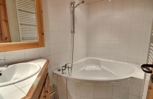Plagne Centre Apartamento | Charmant appartement 3 pièces, balcon, 6 pers, sur les pistes, WiFi, La Plagne - FR-1-455-241
