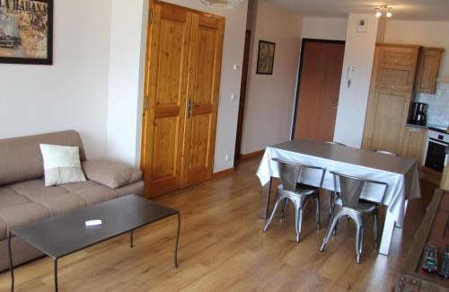Saint-Jean-de-Sixt Apartamento | Charmant appartement au centre du village, proche des stations de ski - 4 personnes - FR-1-459-163