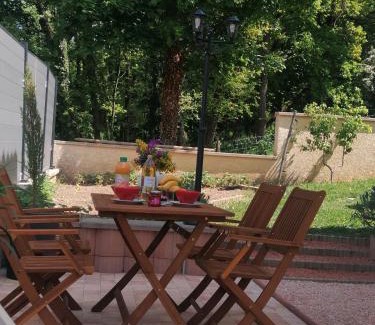 Laveyron Apartamento | Charmant appartement T2 dans villa avec en supplément spa extérieur de mai à septembre